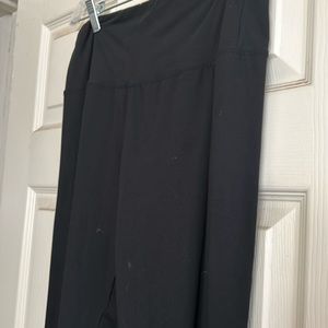 Make An Offer black knee length leggings ✔️